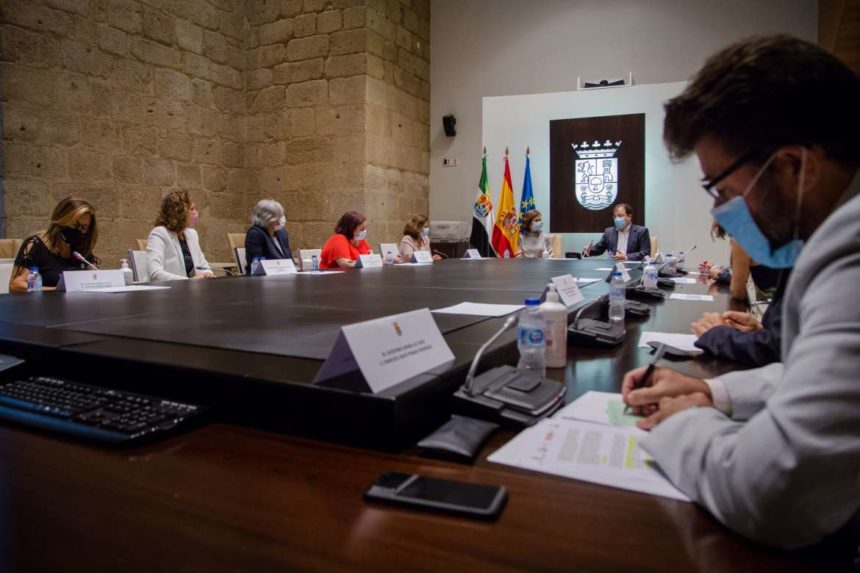 CREEX plantea a Carmen Calvo que el Gobierno de España se sume al Pacto por el Empleo y la Competitividad Empresarial de Extremadura