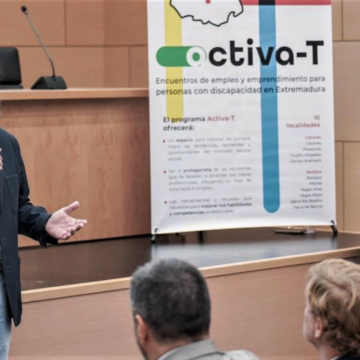 120 personas con discapacidad se preparan para incorporarse a las empresas de Badajoz gracias al programa Activa-T, en el que colabora la CREEX